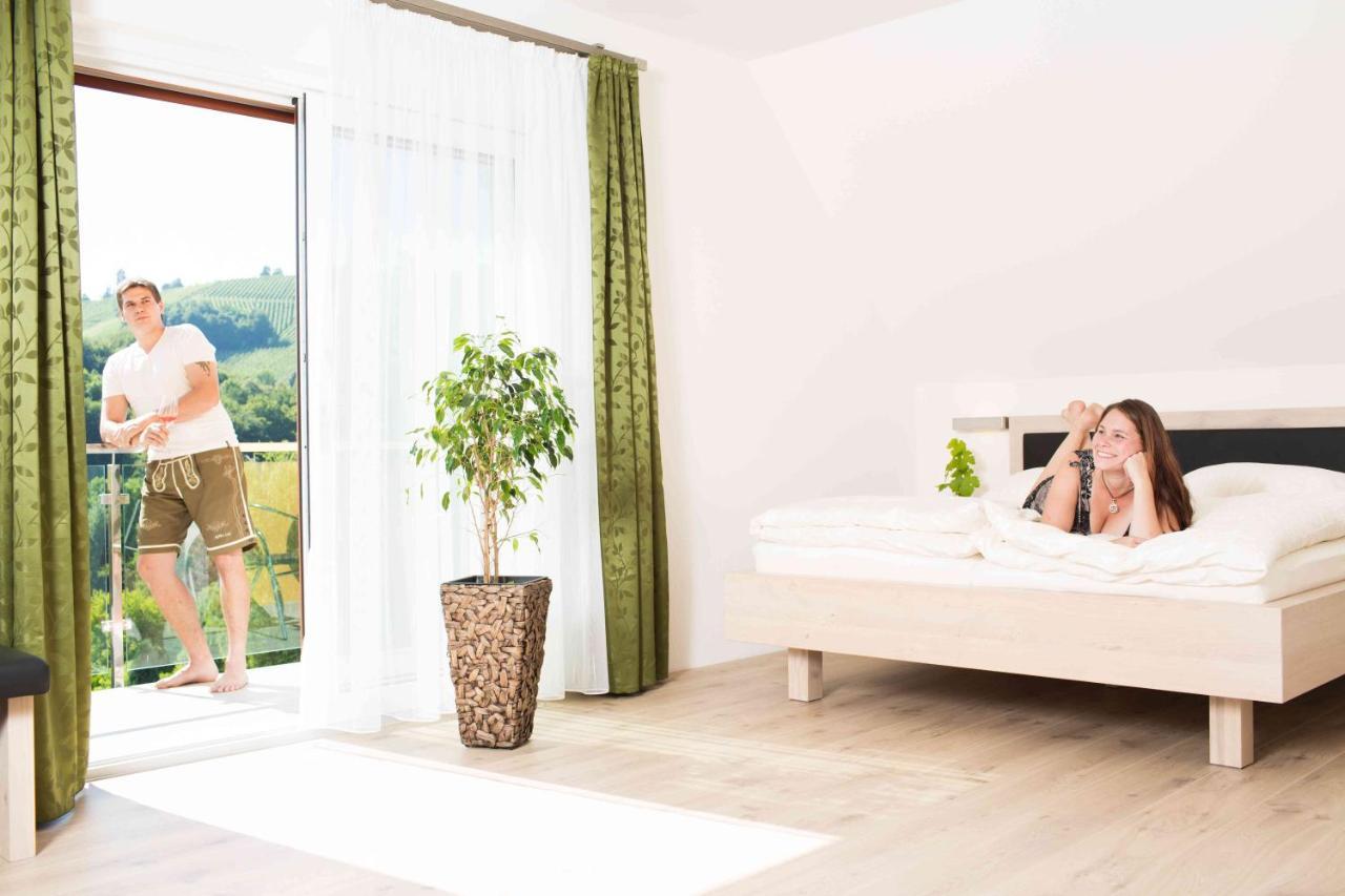 Weingut-Gästezimmer UHL Ratsch an der Weinstraße Exterior foto