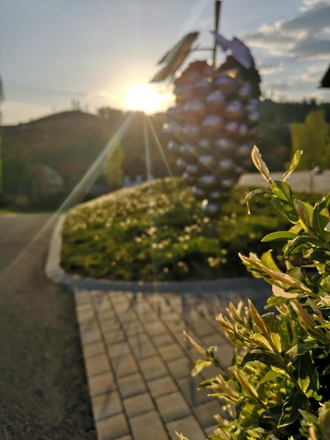 Weingut-Gästezimmer UHL Ratsch an der Weinstraße Exterior foto