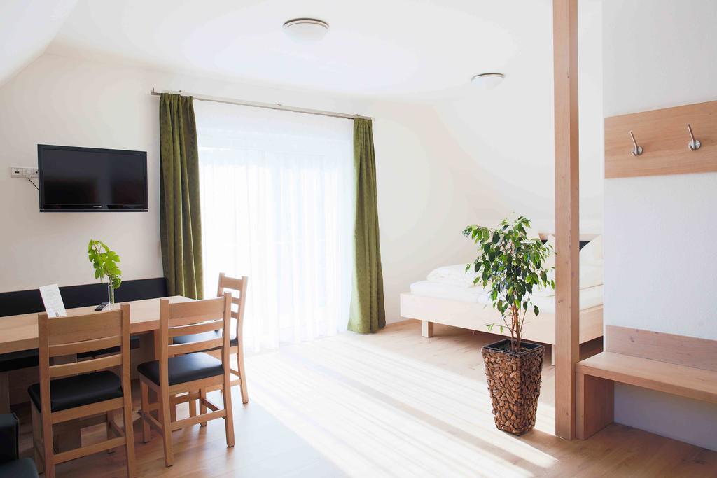 Weingut-Gästezimmer UHL Ratsch an der Weinstraße Exterior foto
